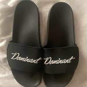 NWOT Dominate Apparel men’s sandals size 10